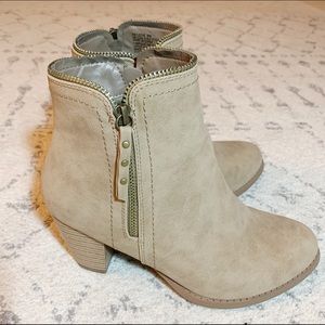 ❗️SOLD❗️JustFab Rayleene Taupe Ankle Boots/Booties